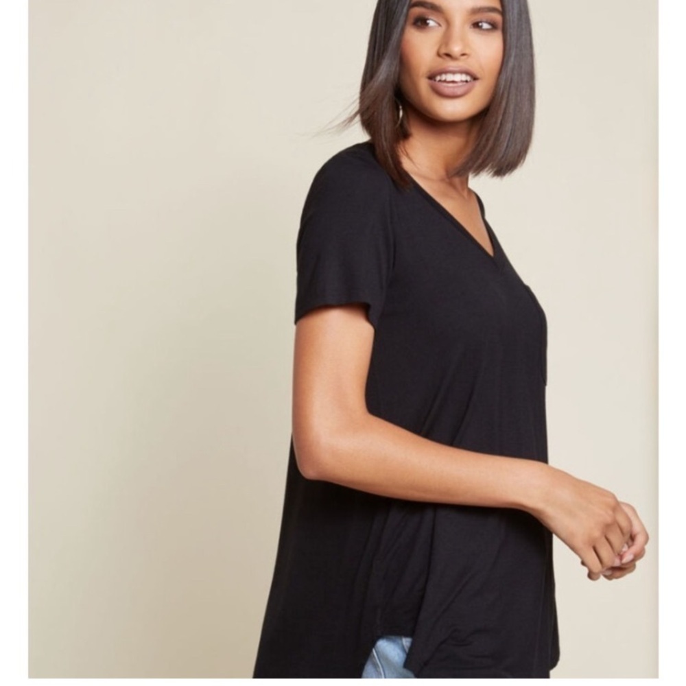 ModCloth Lot of Two High-Low Hemmed V-Neck Black and Navy Plus T-shirts Size 1x